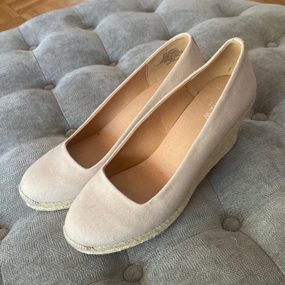 Closed toe wedge—never worn!